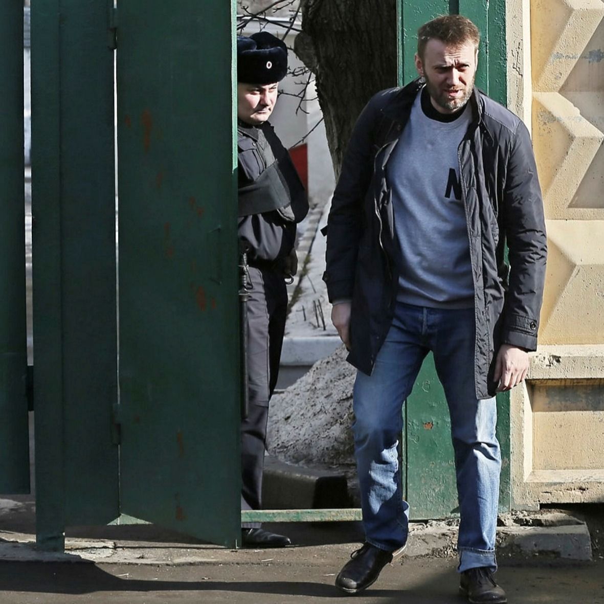 Navalny leaves a detention centre in Moscow in March 2015