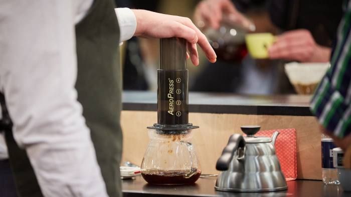 Why is a simple coffee maker such a hit in Silicon Valley? 红遍硅谷的咖啡机——爱乐压 - - FT中文网